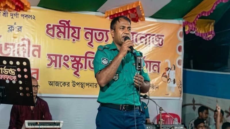 পূজামণ্ডপে গান গেয়ে ‘ভাইরাল’ সেই এএসআই ক্লোজড